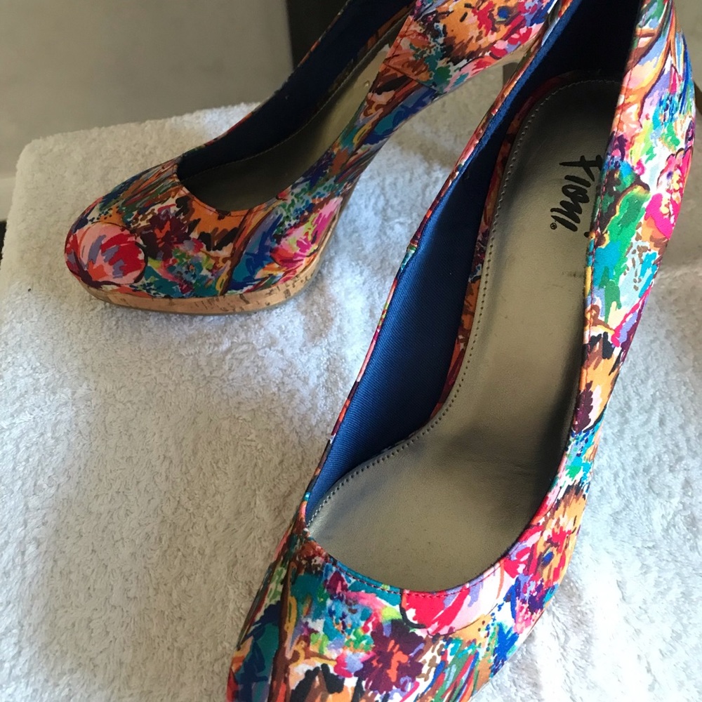 MULTI COLORED PUMPS